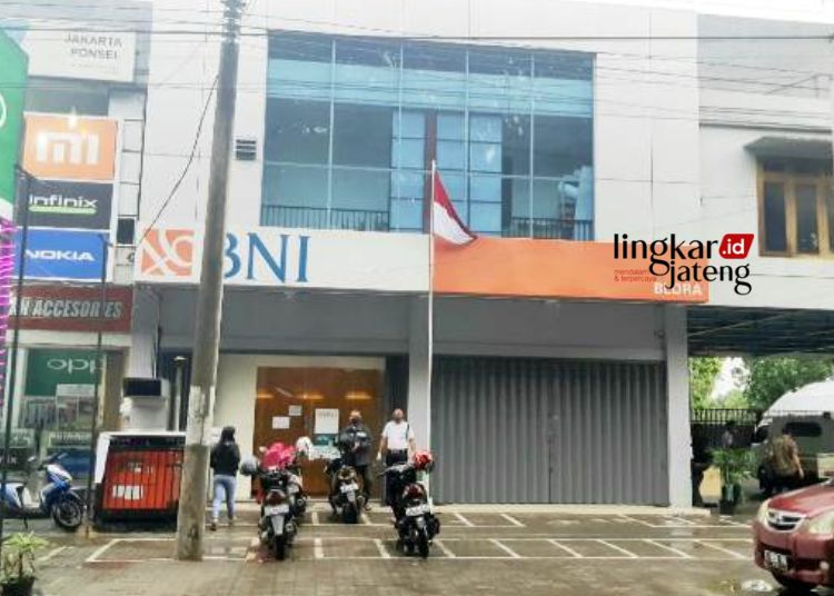 POTRET: Tampak depan Bank BNI Blora. (Subekan/Lingkarjateng.id)