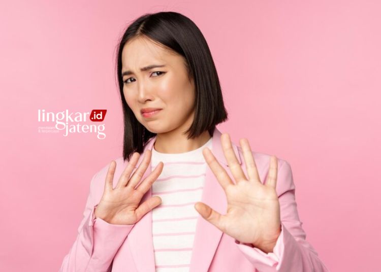 ILUSTRASI: Perempuan yang tidak mau menerima kritikan. (Freepik @benzoic/Lingkarjateng.id)