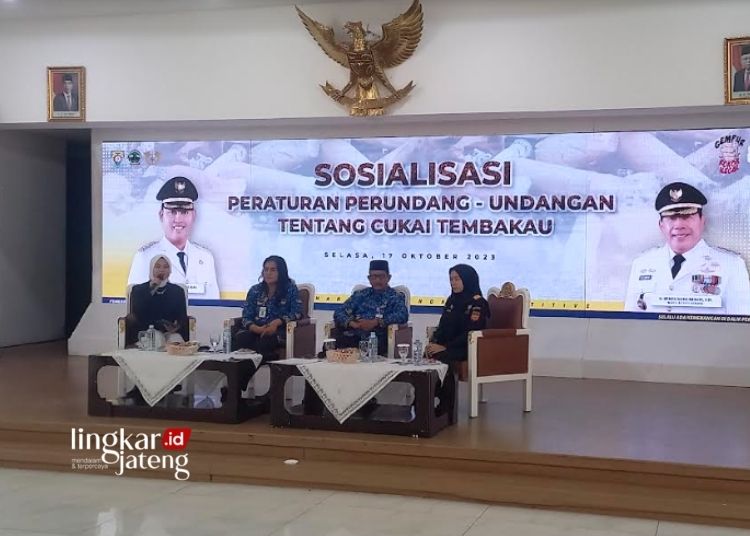SOSIALISASI: Pemkab Kendal menggandeng Lingkar TV menggelar sosialisasi UU cukai di Pendopo Tumenggung Bahurekso Setda Kendal pada Selasa, 17 Oktober 2023. (Arvian Maulana/Lingkarjateng.id)