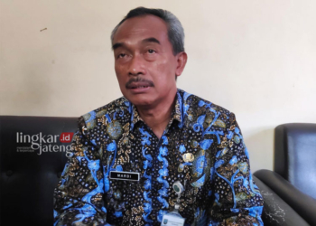 MENERANGKAN: Asisten Perekonomian dan Pembangunan Setda Rembang, Mardi saat diwawancarai wartawan belum lama ini. (R.Teguh Wibowo/Lingkarjateng.id)