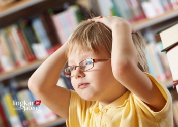 Waspada! Ini Gangguan Penglihatan yang Sebabkan Mata Malas pada Anak 31 ILUSTRASI: Seorang anak yang mengalami gangguan penglihatan. (Freepik @pressfoto/Lingkarjateng.id)