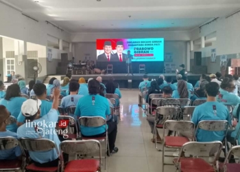 KONSOLIDASI: Pertemuan Relawan Bocahe Gibran Nusantara Pati saat berkumpul di Gedung Korpri, pada Selasa, 28 November 2023. (Arif Febriyanto/Lingkarjateng.id)