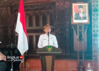 Masyarakat Kudus Diajak Jaga Persatuan Hadapi Pemilu 2024 31 SAMBUTAN: Kepala Badan Kesbangpol Kudus Mohammad Fitriyanto, S.STP., MM., memberi arahan dalam acara “Pembinaan Forum Pembauran Kebangsaan” di Pendopo Kabupaten Kudus pada Kamis, 23 November 2023. (Ihza Fajar/Lingkarjateng.id)