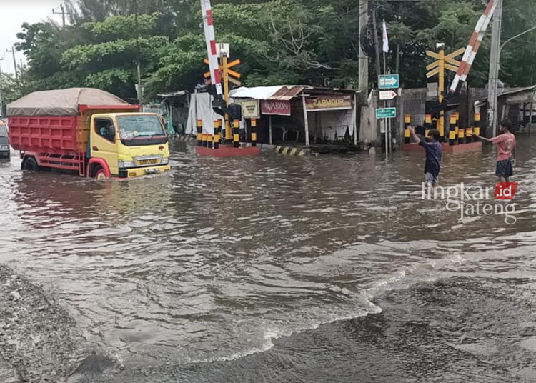 Musim Hujan, Banjir Kembali Mengepung Kota Semarang