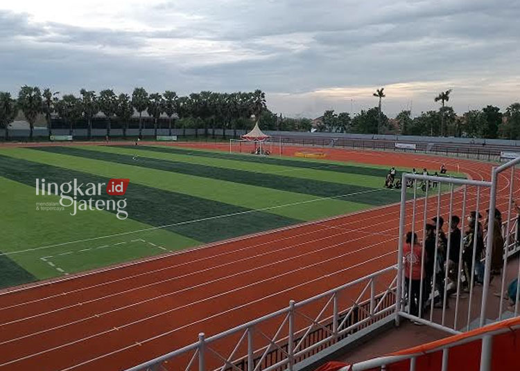 LUAS: Stadion Joyokusumo Pati yang masih minim penerangan saat malam hari. (Arif Febriyanto/Lingkarjateng.id)