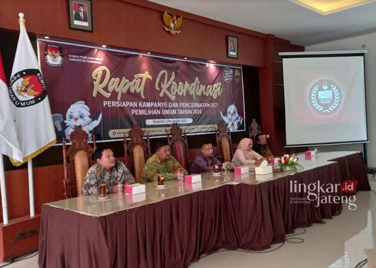 KOORDINASI: KPU Kabupaten Semarang menggelar Rakor Persiapan Kampanye dan Pencermatan Daftar Calon Tetap (DCT) di aula Kantor KPU setempat, Kamis, 2 November 2023. (Hesty Imaniar/Lingkarjateng.id)