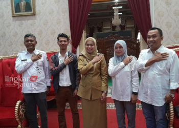 KPU Demak saat bersilaturahmi ke Kantor Bupati, Senin 20 November 2023. (M. Burhanuddin Aslam/Lingkarjateng.id)