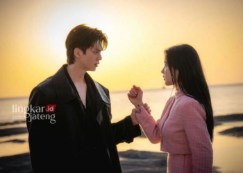 Drama Korea “My Demon” bercerita tentang kisah komedi romantis fantasi antara iblis Jung Go Wun yang diperankan Song Kang dengan Do Do Hee (Kim Yoo Jung). (Instagram @mydemon_/Lingkarjateng.id)