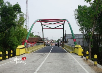 POTRET: Tampak Jembatan Badong di ruas Jalan Blora-Randublatung sudah bisa dilalui kendaraan umum pe Senin, 27 November 2023. (Dok. Pemkab Blora/Lingkarjateng.id)