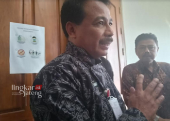 Plt Kepala Dinas Tenaga Kerja dan Transmigrasi (Disnakertrans) Jateng Ahmad Azis. (Rizky Syahrul/Lingkarjateng.id)