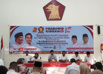 TASYAKURAN: DPC Gerindra Jepara saat menggelar tasyakuran penetapan Prabowo-Gibran sebagai Capres-Cawapres 2024. (Tomi Budianto/Lingkarjateng.id)