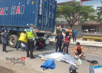 TKP: Kecelakaan di Jalan Arteri Yos Sudarso atau tepatnya di Ruko Yos Sudarso Kecamatan Semarang Barat, Kota Semarang pada Selasa pagi, 7 November 2023. (Polrestabes Semarang/Lingkarjateng.id)