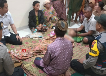 EVAKUASI: Proses evakuasi korban meninggal dunia berinisial MAS (24) akibat terseret arus di sungai Juwana turut Dukuh Karangturi Desa Wotan Kecamatan Sukolilo Kabupaten Pati gegerkan warga Kecamatan Sukolilo pada Rabu, 1 November 2023. (Setyo Nugroho/Lingkarjateng.id)
