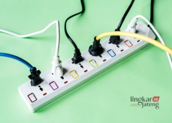 ILUSTRASI: Steker listrik. (Freepik @rawpixel.com/Lingkarjateng.id)