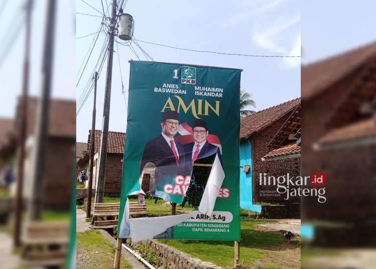 APK Dirusak di Susukan Semarang, Caleg PKB: Kami Serahkan ke Panwas 25 RUSAK: Alat Peraga Kampanye (APK) di Desa Ketapang, Kecamatan Susukan, Kabupaten Semarang yang diduga dirusak oleh orang tak dikenal (OTK), Senin, 18 Desember 2023. (Hesty Imaniar/Lingkarjateng.id)
