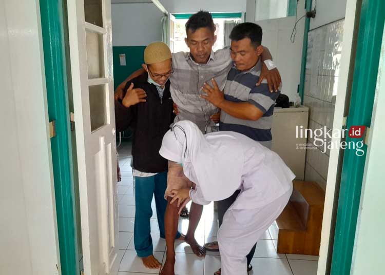 Berkat BPJS Kesehatan, Penderita Stroke dan Jantung Bisa Rutin Cek Kesehatan Gratis 25 MELAYANI: Salah satu pasien yang mendapatkan pelayanan kesehatan. (Setyo Nugroho/Lingkarjateng.id)
