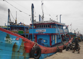 ILUSTRASI: Kapal nelayan yang sandar di Pelabuhan Perikanan Pantai (PPP) Tasikagung Rembang. (R. Teguh Wibowo/Lingkarjateng.id)