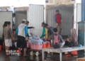 HAI Tak Sesuai Kondisi Pasar, Harga Ikan di Pati Merosot 29 JUAL BELI: Para pekerja bongkar muat ikan hasil tangkapan nelayan di Tempat Pelelangan Iklan (TPI) Juwana Unit 1, Kecamatan Juwana, Kabupaten Pati, baru-baru ini. (Setyo Nugroho/Lingkarjateng.id)