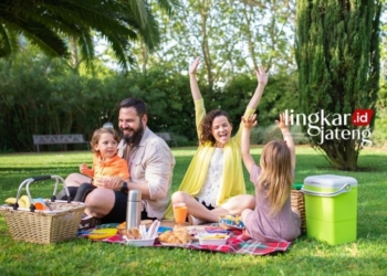 Ilustrasi pinik, salah satu aktivitas seru yang dapat dilakukan saat libur akhir tahun. (Canva/Lingkarjateng.id)