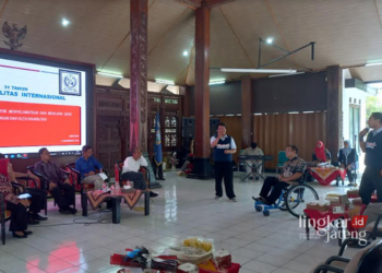 BERSATU: Diskusi Pemkab dengan penyandang disabilitas berlokasi di Pendopo Rumah Dinas Bupati Semarang, Selasa, 5 Desember 2023. (Hesty Imaniar/Lingkarjateng.id)