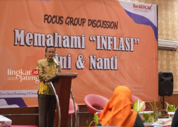 PEMAPARAN: Kepala BPS Rembang Teguh Iman Santoso saat Focus Group Discussion (FGD) “Memahami Inflasi Kini dan Nanti” di salah satu hotel di jalan pantura, Kamis, 14 Desember 2023. (R.Teguh Wibowo/Lingkarjateng.id)