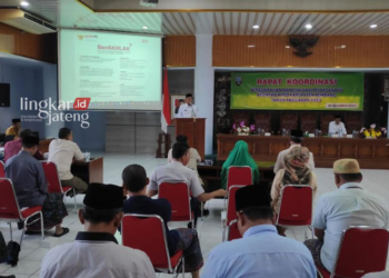 PEMAPARAN: Bupati Rembang Abdul Hafidz menanggapi hasil laporan pelaksanaan kegiatan APBD Kabupaten Rembang tahun anggaran 2023 di Aula Lantai 4 Gedung Setda Rembang. (R.Teguh Wibowo/Lingkarjateng.id)