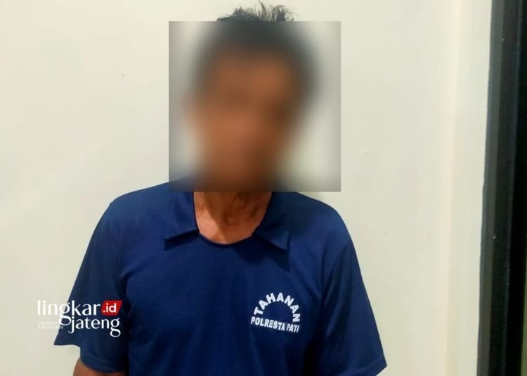 Eks Kades Tambakromo Pati Diringkus Buntut Korupsi Dana Seleksi Perades 25 TERSANGKA: Kades Tambakromo, Kabupaten Pati berinisial SY (58) yang diamankan karena korupsi dana seleksi perades tahun 2016. (Dok. Polresta Pati/Lingkarjateng.id)