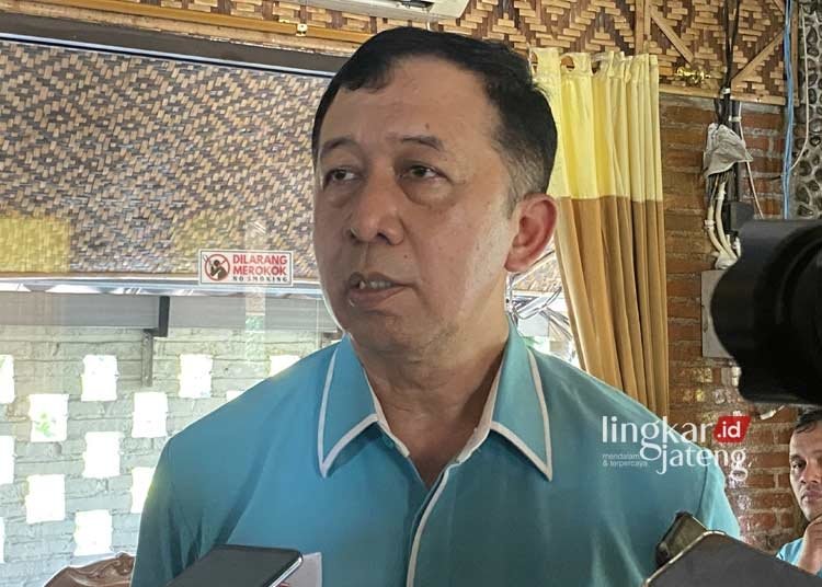 BERI KETERANGAN: Direktur RSUD dr. Loekmono Hadi Kudus, dr. Abdul Hakam saat memberikan keterangan. (Nisa Hafizhotus Syarifa/Lingkarjateng.id)