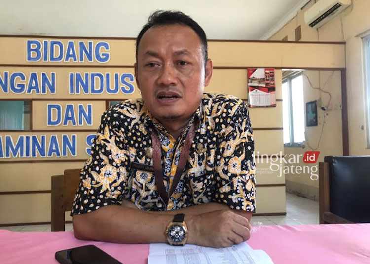Kabid Hubungan Industri dan Jaminan Sosial Dinperinaker Rembang Teguh Maryadi. (R.Teguh Wibowo /Lingkarjateng.id)