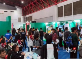JOB FAIR: Ribuan pencari kerja memadati Job Fair Nasional 2023 yang diselenggarakan Kementerian Ketenagakerjaan pada Festival Pelatihan Vokasi dan Job Fair Nasional 2023. (Antara/Lingkar.news)