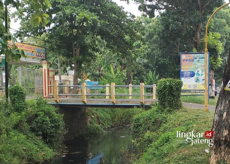 POTRET: Ilustrasi jembatan di Sungai Simo turut Jalan Pati-Juwana, Kabupaten Pati. (Arif Febriyanto/Lingkarjateng.id)