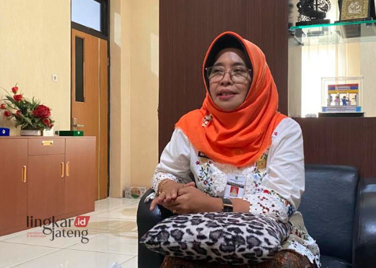 Kepala Disnakerperinkop dan UKM Kabupaten Kudus, Rini Kartika Hadi Ahmawati. (Nisa Hafizhotus . S/Lingkarjateng.id)