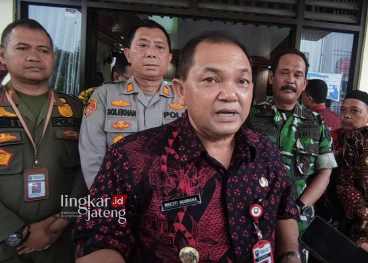 WAWANCARA: Bupati Semarang, Ngesti Nugraha Hesty saat ditemui di Balai Bahasa Jawa Tengah, Ungaran, Kabupaten Semarang, Kamis, 25 Januari 2024. (Imaniar/Lingkarjateng.id)