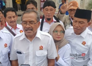 Ketua DPC Partai Gerindra Kabupaten Blora (kiri), Joko Nugroho. (Hanafi/Lingkarjateng.id)