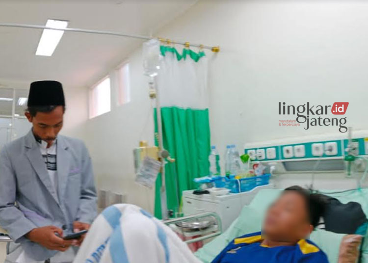 Kasus DBD Tinggi di Rembang, Warga Berharap Fogging Gratis 25 RAWAT INAP: Seorang warga masih mendapatkan perawatan intensif di RSUD dr. Sutrasno Rembang karena terjangkit DBD. (Yunita Suci Rahayu/Lingkarjateng.id)