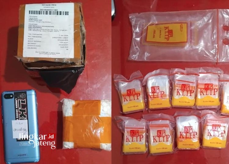 Kepergok saat Ambil Paket, Warga Klaten Diduga Edarkan 1.000 Pil Koplo di Salatiga 25 BARANG BUKTI: Paket berisi pil koplo yang disita dari warga Klaten yang diduga mengedarkan narkotika di Salatiga. (Dok. Humas Polres Salatiga/Lingkarjateng.id)