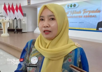 Kurang dari Sebulan Pemilu 2024, 1.500 Pemilih Pemula di Kendal belum Rekam e-KTP 27 Kepala Dinas Kependudukan dan Catatan Sipil (Disdukcapil) Kendal, Ratna Mustikaningsih. (Arvian Maulana/Lingkarjateng.id)