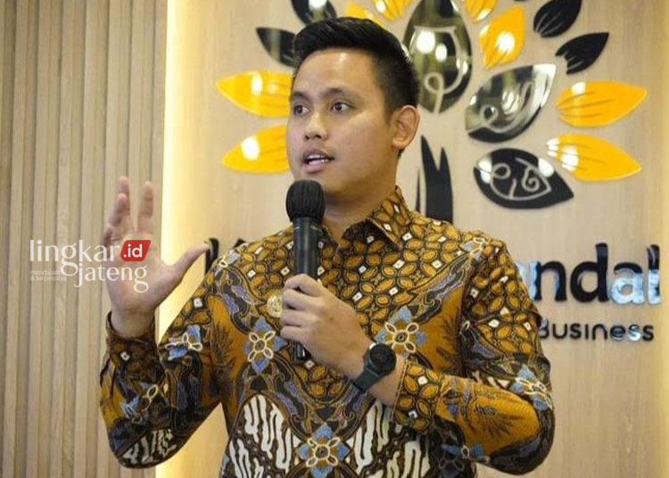 Luar Biasa! Nilai Investasi di Kendal Capai 110 Persen dari Target Awal Sepanjang 2023 25 Bupati Kendal Dico M Ganinduto. (Dok. Prokopim Kendal/Lingkarjateng.id)