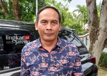 WAWANCARA : Ketua Bawaslu Kabupaten Semarang, Agus Riyanto saat dikonfirmasi Lingkar soal APK beberapa waktu lalu. (Hesty Imaniar/Lingkarjateng.id)