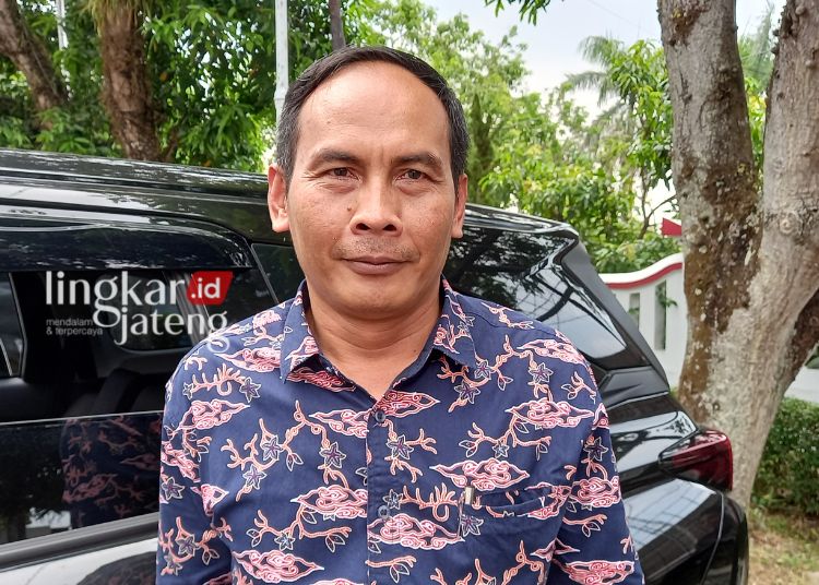 WAWANCARA : Ketua Bawaslu Kabupaten Semarang, Agus Riyanto saat dikonfirmasi Lingkar soal APK beberapa waktu lalu. (Hesty Imaniar/Lingkarjateng.id)