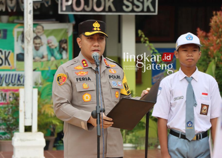 Jadi Pembina Upacara Di Sman I Gemuh Kapolres Kendal Imbau Pelajar