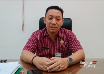 Kepala Dinas Sosial Pemberdayaan Masyarakat dan Desa (Dinsospermades) Kabupaten Jepara, Edy Marwoto. (Tomi Budianto/Lingkarjateng.id)