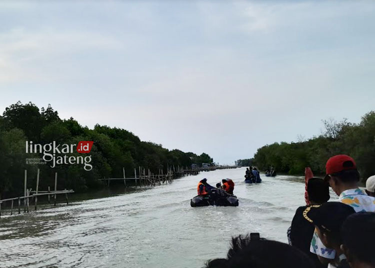 Pengelolaan dan Perawatan Pantai Arnavat Surodadi Demak akan Libatkan Berbagai Pihak 25 Perjalanan menuju Pantai Arnavat Surodadi (PAS) Demak yang ditempuh menggunakan perahu. (M. Burhanuddin Aslam/Lingkarjateng.id)