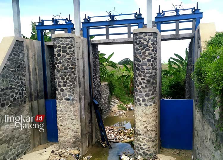 Petani di 4 Desa Kekurangan Air akibat Pintu Air Waduk Kenteng Grobogan Rusak 25 RUSAK : Kondisi pintu air Waduk Kenteng di Desa Kenteng, Kecamatan Toroh, Kabupaten Grobogan. (Dok. Masyarakat For Lingkar/Lingkarjateng.id)