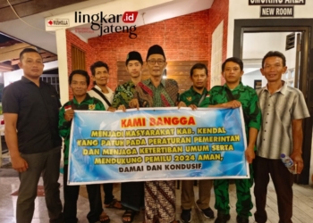 Blusukan Terus Digencarkan Ajak Wujudkan Pemilu Damai di Kendal 26 MENYAMBANGI: Kasat Intelkam Polres Kendal, AKP Susilo Kalis Rubiyono menyambangi ormas GPK Kendal. (Dok. Polres Kendal for Lingkar/Lingkarjateng.id)