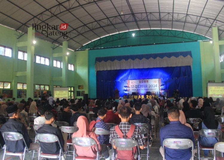 ANTUSIAS: Ratusa siswa SMA sederajat menghadiri SI SEMAR 2024 di SMAN 2 Pati, pada Minggu, 28 Januari 2024. (Dok. Ikatan Mahasiswa Pati UNNES for Lingkar/Lingkarjateng.id)