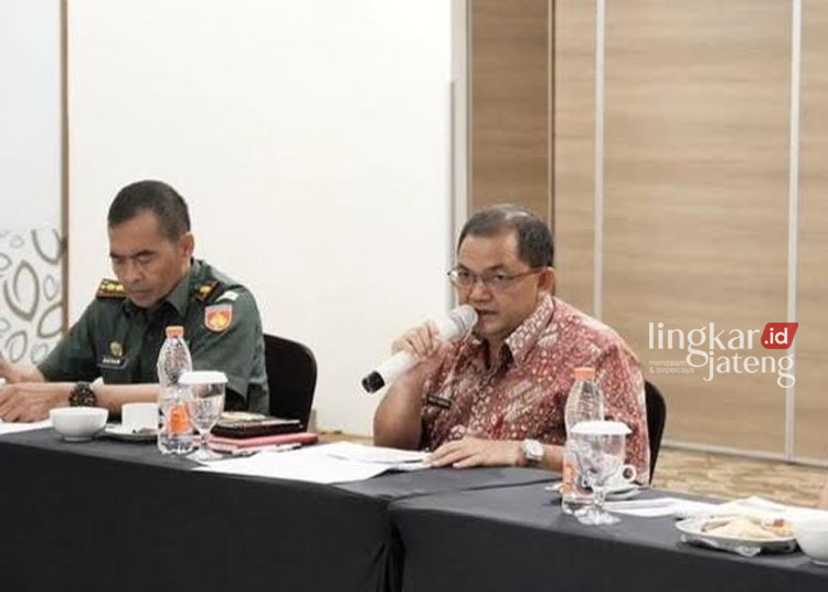 KOORDINASI: Bupati Semarang, Ngesti Nugraha saat memimpin rapat koordinasi Persiapan Pelaksanaan Revitalisasi Benteng Pendem Ambarawa Tahap Satu, di Hotel Wujil, Kecamatan Bergas, Kabupaten Semarang, Kamis (18/1). (Diskominfo Kabupaten Semarang/Lingkarjateng.id)