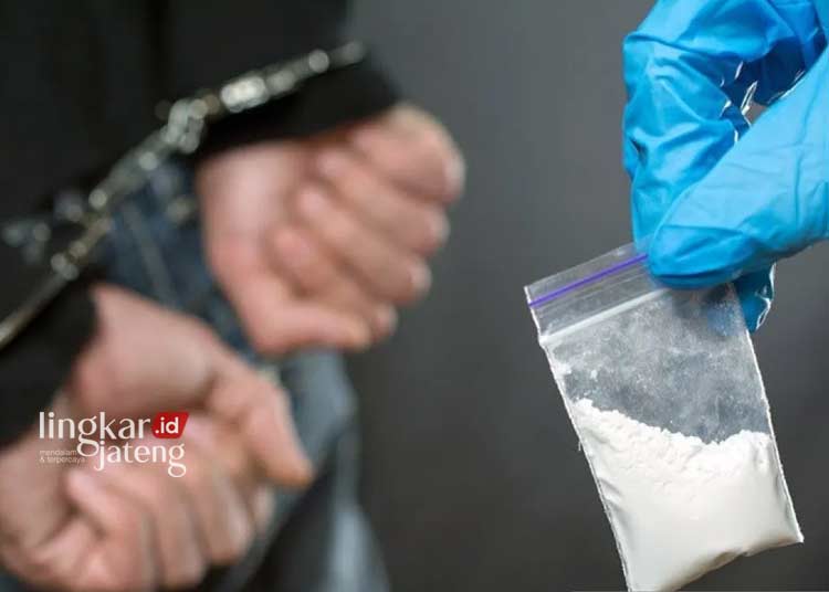 Simpan Sabu dalam Sepatu, Mantan Anggota Polisi Diringkus di Grobogan 25 ILUSTRASI: Penangkapan seorang laki-laki yang kedapatan membawa sabu. (Antara/Lingkarjateng.id)