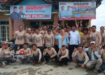 PERKUAT SINERGITAS: Ketua Umum DPP Tani Merdeka Don Muzakir saat melakukan pengecekan kesiapan Posko Tani Merdeka di Kecamatan Pecangaan, Kabupaten Jepara. (Tomi Budianto/Lingkarjateng.id)