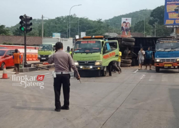 ILUSTRASI: Kecelakaan tercatat sering terjadi di wilayah Kabupaten Semarang yang banyak melibatkan kendaraan-kendaraan besar. (Hesty Imaniar/Lingkarateng.id)
